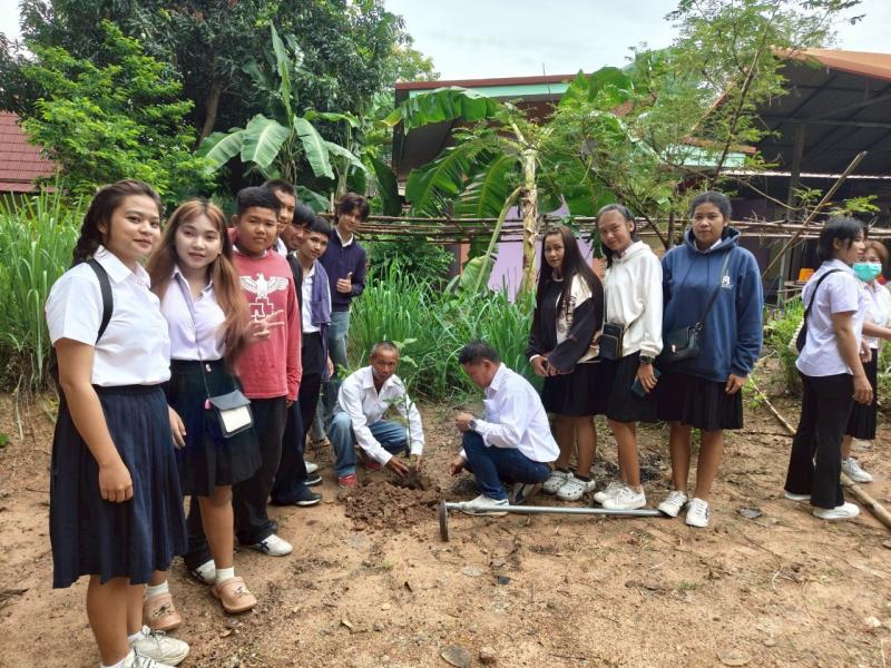 11. ร่วมกันปลูกต้นไม้ เนื่องในวันต้นไม้แห่งชาติ 11 พฤษภาคม 2568